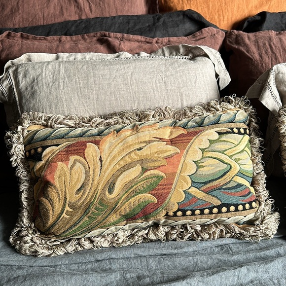 2 elegant lumbar pillows in beautiful earth toned colors Deco design From Gumps - Picture 5 of 16